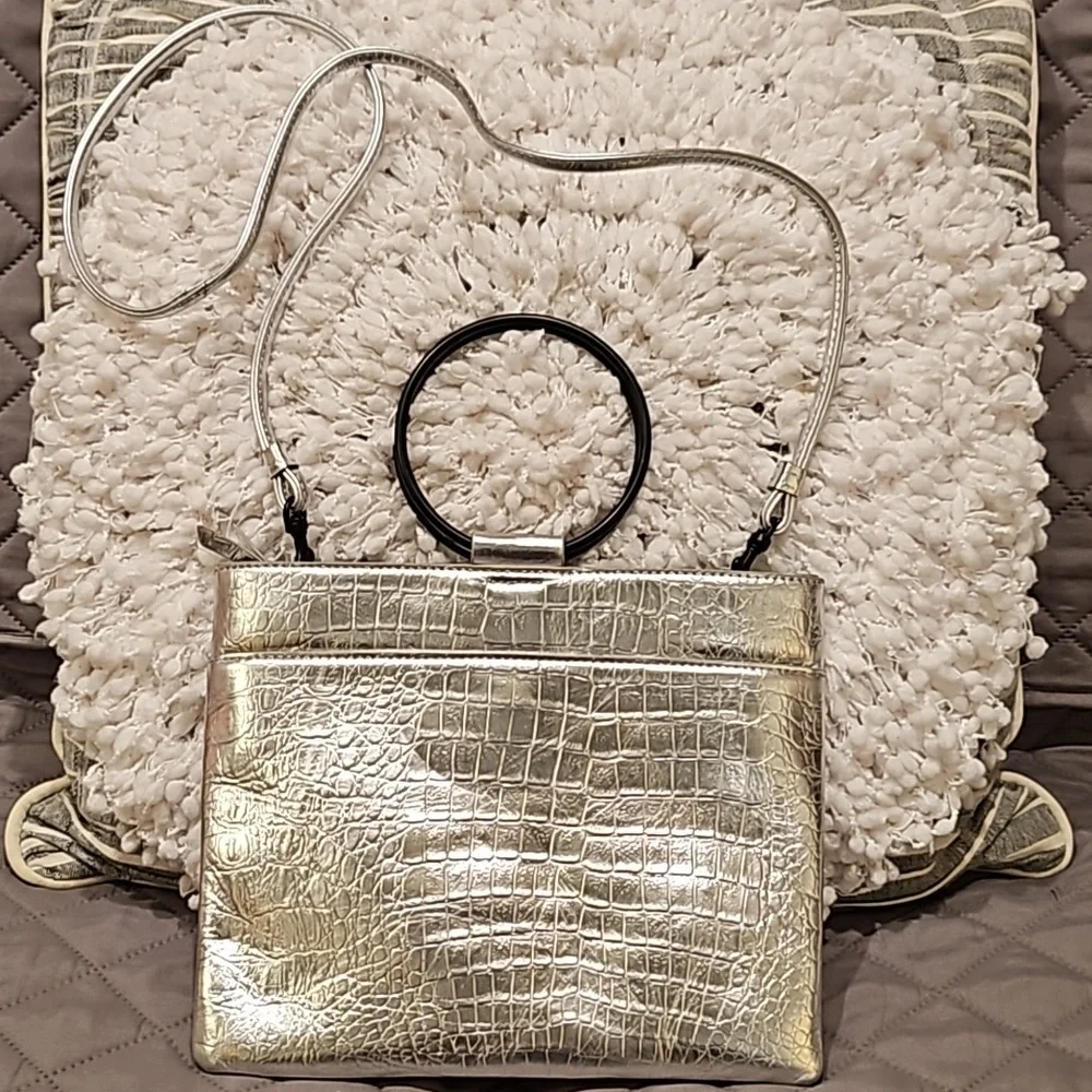 Thacker Crossbody Bag - Picture 7 of 16